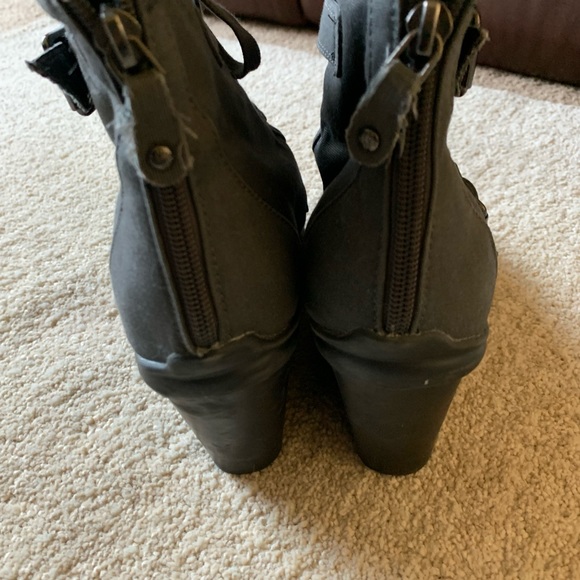 Simply Vera Wang Gray Sneaker Wedge Boots size 9 - Picture 5 of 9